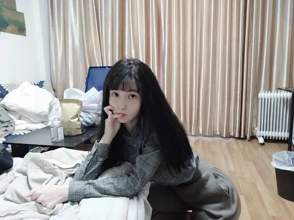 【奇怪资源/神操作】LOL妹子:塞蛋蛋玩英雄联盟?打输射你一屏幕!【各种丝袜/合集】 畅玩游戏 预览第1张-XACG动漫资源社——中文ACG动漫游戏社区